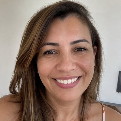 Aline C.